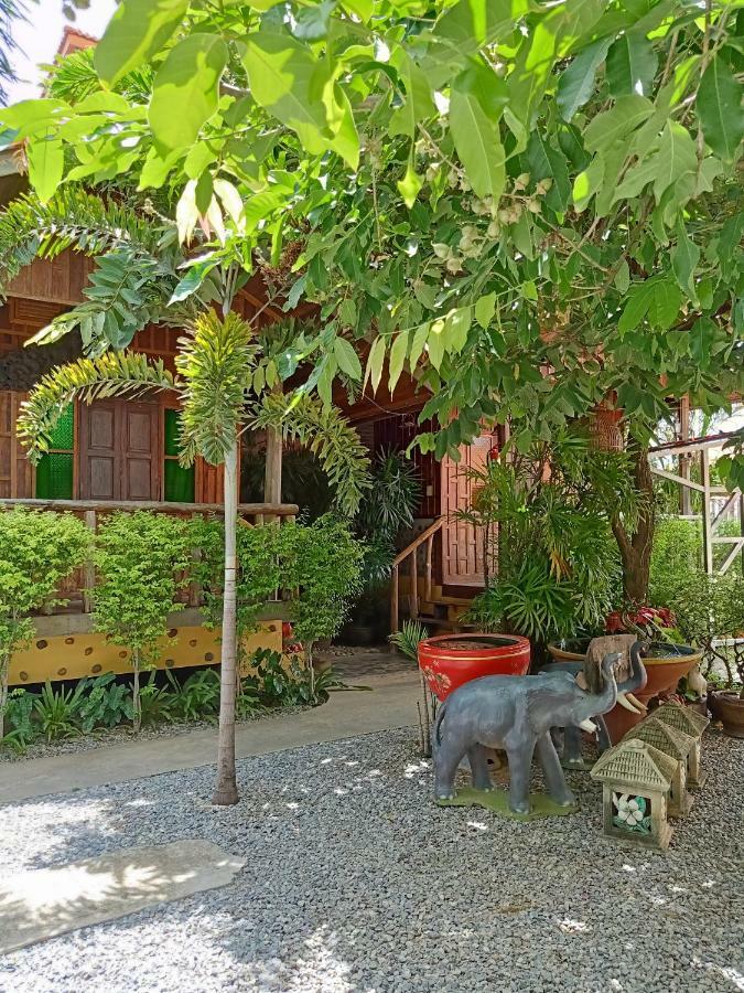 J&J Guesthouse Сукхотхай Екстер'єр фото