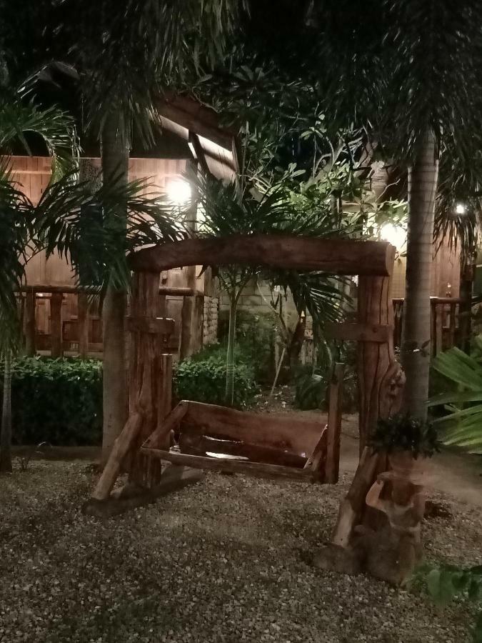 J&J Guesthouse Сукхотхай Екстер'єр фото